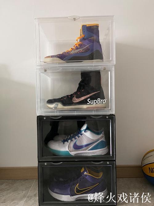 库里穿科比4代球鞋诠释曼巴精神